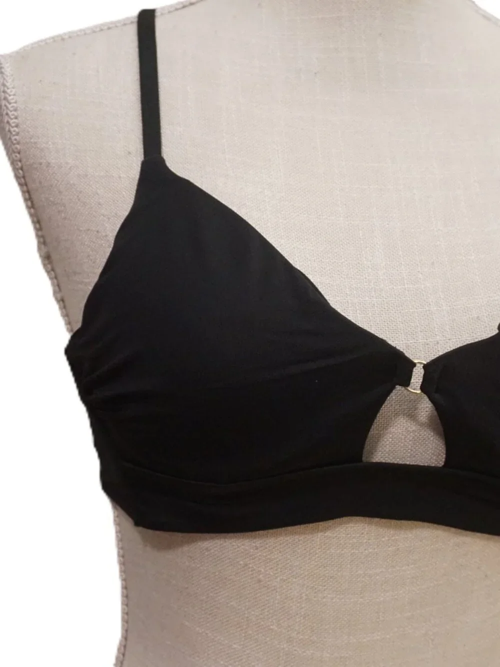 Shade & Shore Black Bikini Top Keyhole Front Wired Criss Cross Straps Womens 36C